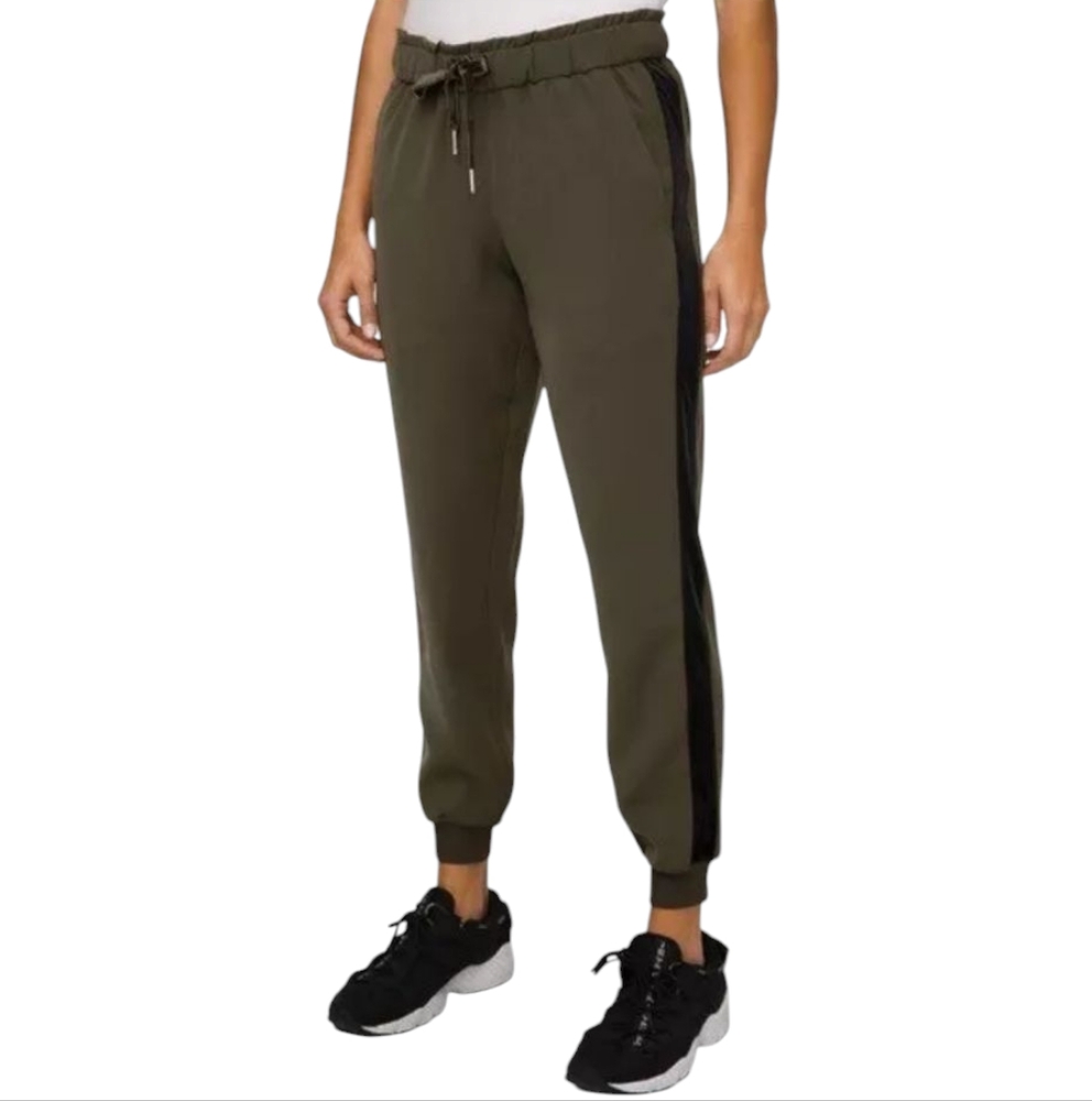 Lululemon On the Fly Jogger Pants Women's Size 6 Olive Green Crop
